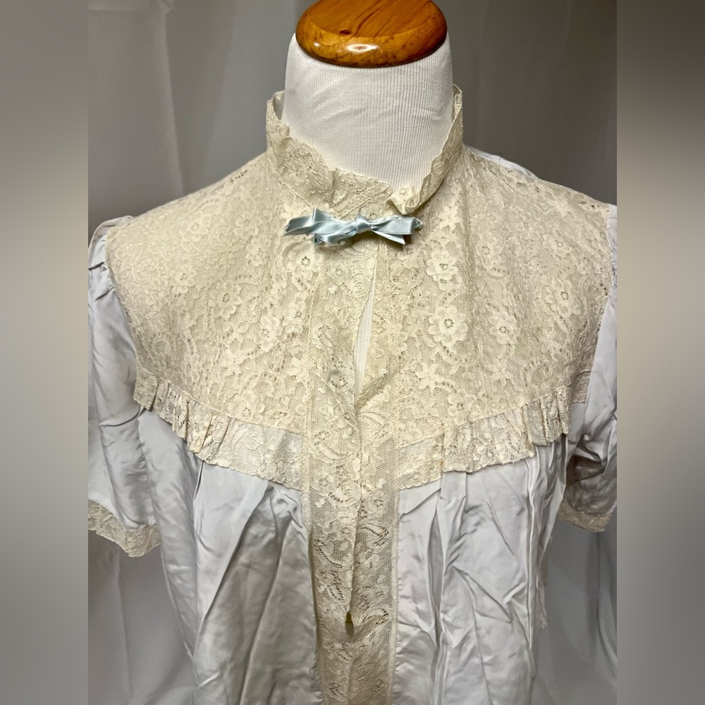 Vintage 1950’s/60’s Lady Love Brand short housecoat/ peignoir - Picture 2 of 5